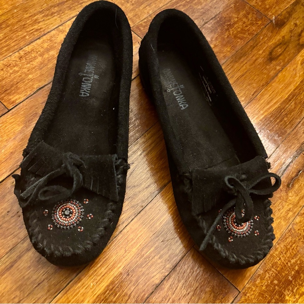 Minnetonka Women's Black Moccasins size 8